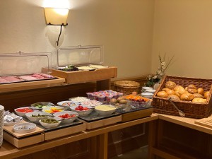 Hotel-Lobmeyer-Roding Fruehstuecksbuffet-1